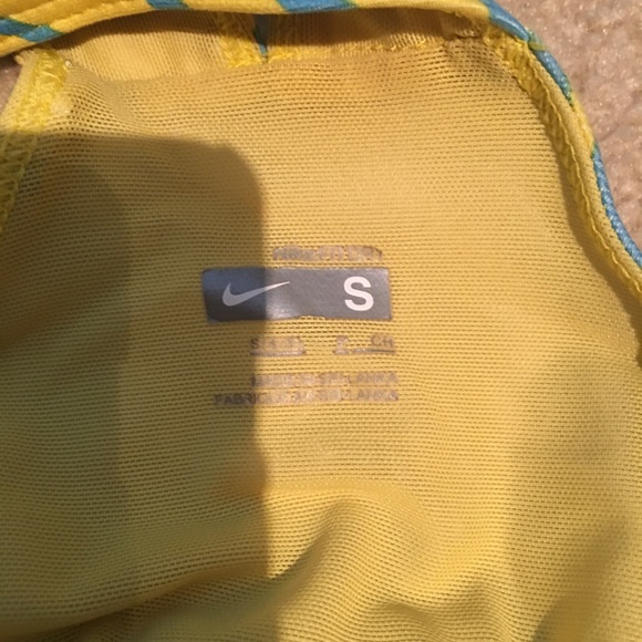 Fun Nike exercise top! - Picture 3 of 3